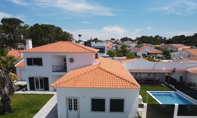 Aldeia do Meco Villa | Casa do Mural - Heated salt pool, games room, garden and beaches nearby!