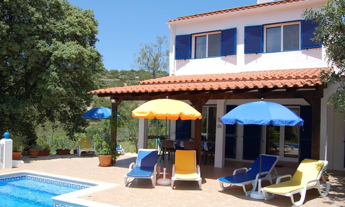 Estoi Casa | Casa dos amigos-Casa de vacaciones independiente para 6 personas con piscina