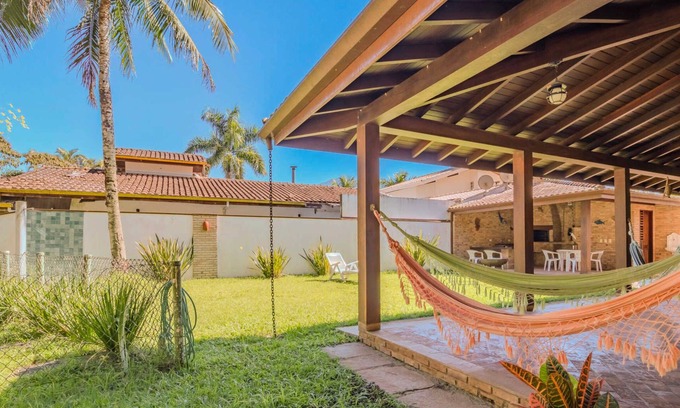 Horto Casa | Casa em Ubatuba com área gourmet e acesso ao rio