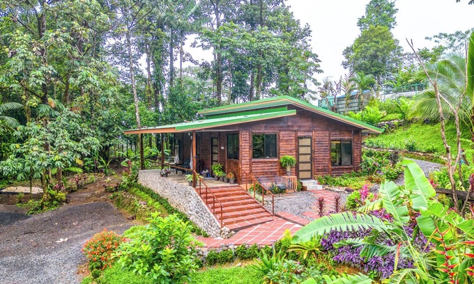Katira Casa | Private home nestled into the edge of the rainforst directly above Rio Celeste.