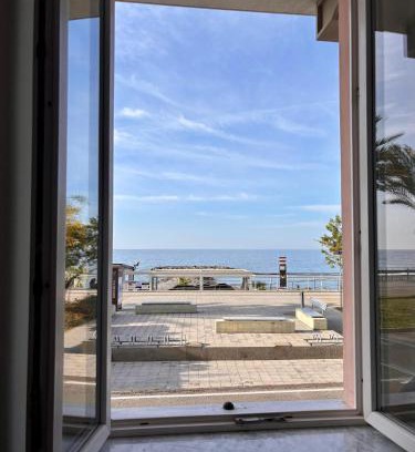 Ospedaletti Apartamento | Casa Fronte Mare