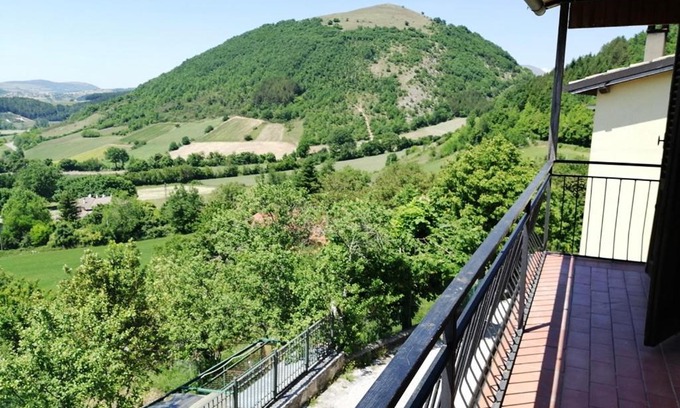 Serravalle di Chienti Apartamento | Casa Gianfranco Millepapaverirossi