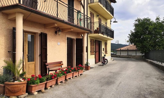 Serravalle di Chienti Apartamento | Casa Giorgio Mille Papaveri Rossi