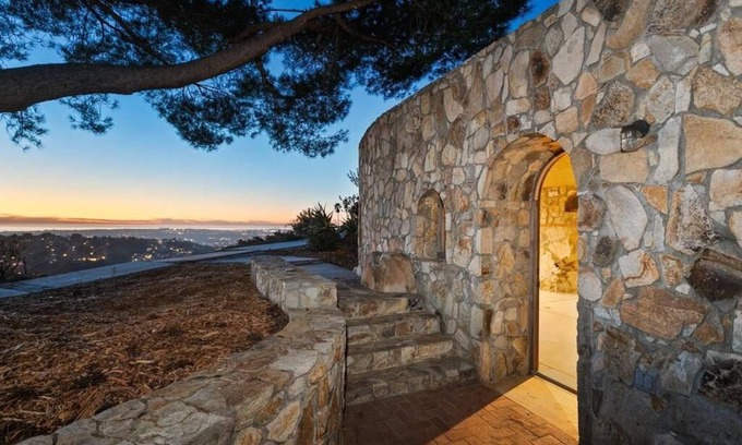 San Marcos Cabaña | Casa Grotto, 1 Bed Stone Cave Cottage, Panoramic Ocean View, Stone Shower, & Gym