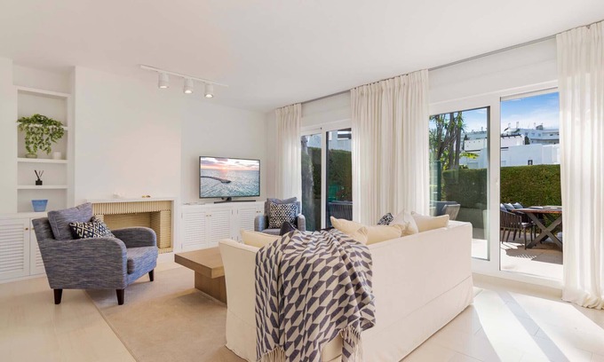 Guadalmina Chalet De Esquí | Casa Guadalvillas - 3Bd Townhouse Near The Beach!