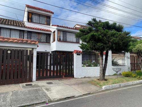 Suba Casa | Casa Hotel Jardin Utópico