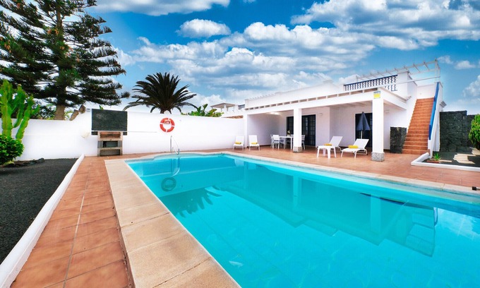 Playa Blanca Chalet De Esquí | Casa La Traviata - Piscina Privada y BBQ By Lanzarote Vacation Homes