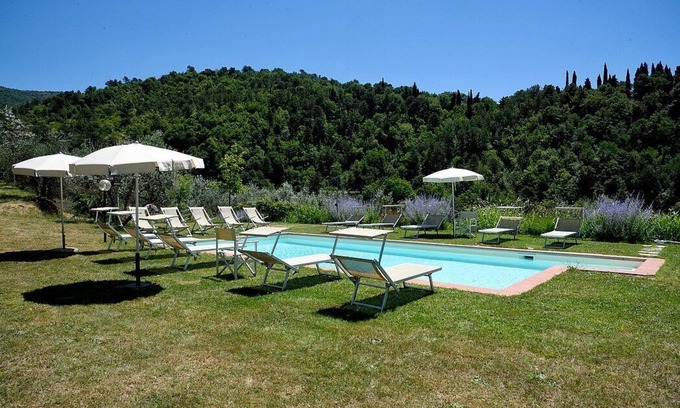 Castelfranco di Sopra Casa | Casa Leggiadra B: un encantador apartamento que forma parte de una antigua granja en la cima de una pequeña colina.