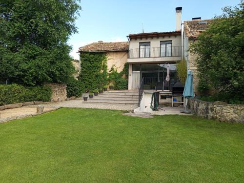 Pradena Casa | Casa los Tres Nogales