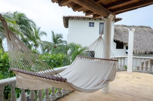 Troncones Cama Y Desayuno | Casa Manzanillo - Bridge Room - Ocean View Room at Exceptional Beach Front Location