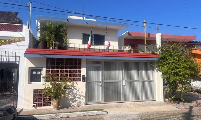 Barra de Navidad Apartamento | Casa Mar Y Sol es cómoda y segura con piscina. Cerca de playa y restaurante
