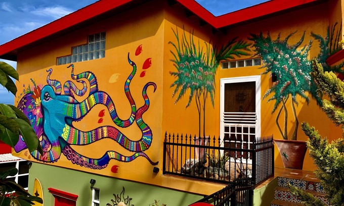 La Fonda Casa | Hermosa y elegante escapada a la playa de Baja México para usted y su mascota.