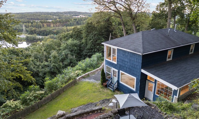 Suffern Casa | Casa Mattia 4BR Luxury Mountain Home