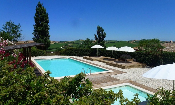 Montecarotto Apartamento | Casa-Montale, 3/5 Sotto, casa de campo típica, gr. Piscina, zona aislada, vistas panorámicas