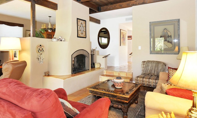 Southside Casa | Casa Ramona: Santa Fe Style, Great Yard, Pets ok!