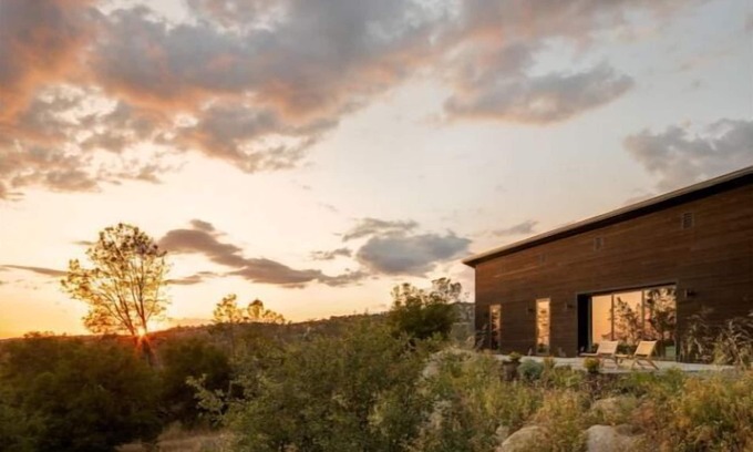 Yosemite Lakes Cabina | Casa Roca: Modern Cabin in 17 Acres Near Yosemite