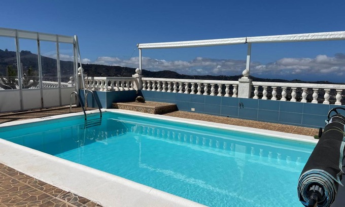La Solana Chalet De Esquí | 'Casa Rosa' with Sea View, Wi-Fi and Air Conditioning