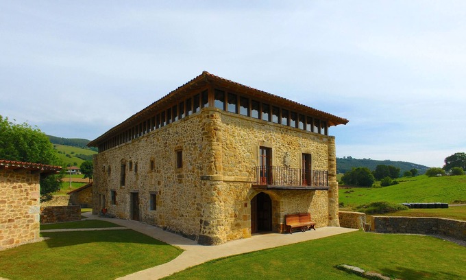 Secadura Casa | Casa Rural Alvarado, Casa Torre amurallada del SXV, capacidad 20-30 personas.