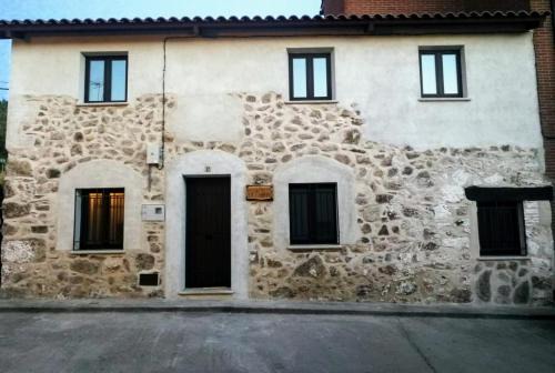 Navamorcuende Casa | Casa Rural El Enebro 4 estrellas