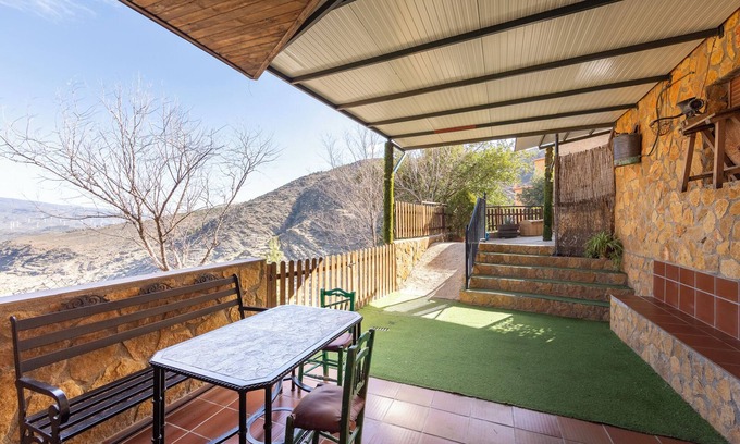 Abrucena Casa | 'Casa Rural La Jirola - El Mirador' con vistas a la montaña, Wi-Fi y aire acondicionado