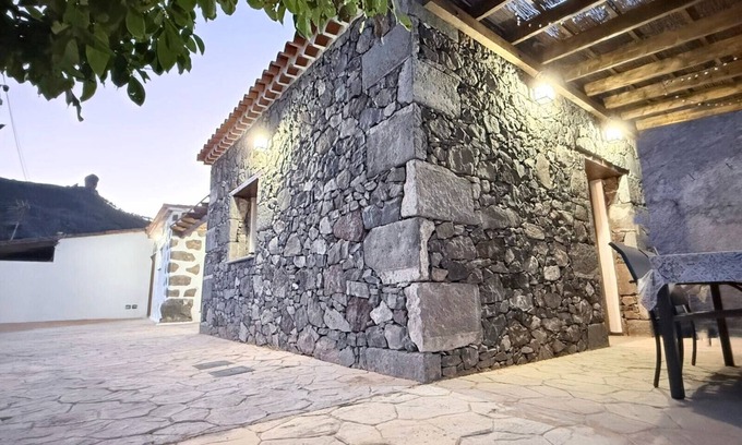 La Culata Casa | Casa Rural La Pelusa with Mountain Views, Wi-Fi, and Air Conditioning