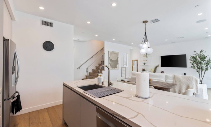 Hollywood Casa | Casa Sycamore by Oraklus