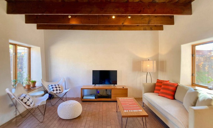 Los Duranes Casa | Casa Terrone: Walk Along the Acequia