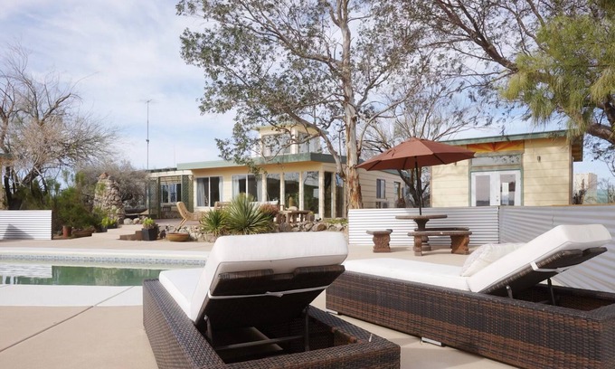 Twentynine Palms Casa | Casa Tierra - Secluded Oasis with Pool and Hot tub!