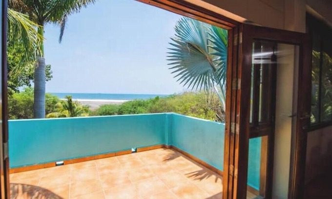 Aserradores Casa | Casa Turquesa - Luxury 3-Story Beachfront Estate