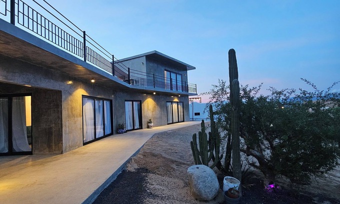 El Sargento Casa | CASA ZORRO Pegada a las aguas termales, pistas de bici y hermosa playa.
