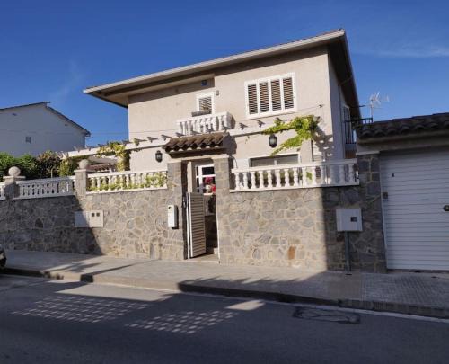 Rubi Apartamento | CasaFamiliar/Tranquilidad25minBCN/BbqPiscinaAAWifi