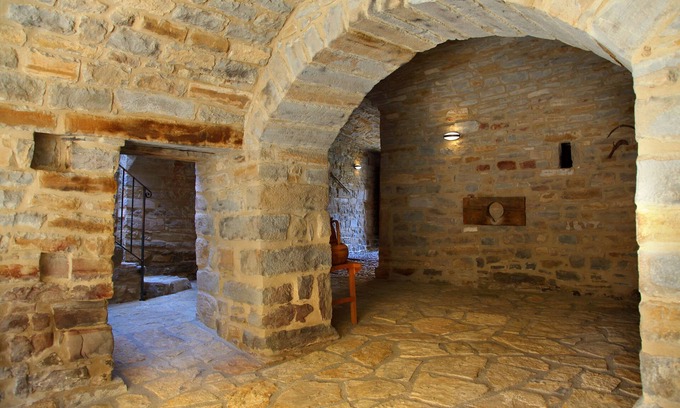 Gerbe Casa | Casas Pirineo Aínsa: Historic Palace & Garden