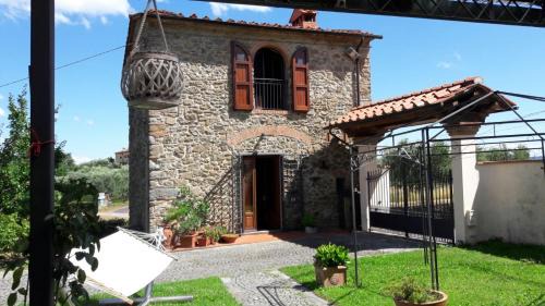Saturnana Casa | Casina in pietra