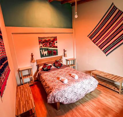 Chivay Casa | "CASITA DE GERANIOS " con cocina , sala , patio amplio y cochera privada