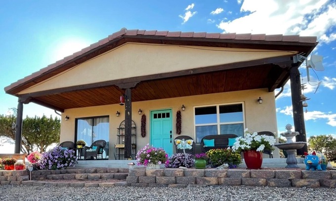 Pinon Hills Casa | Casita del Sol - Exceptional One Bedroom Santa Fe Home on 2.5 Acres
