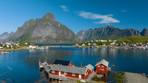 Moskenes Casa | Casp-Ara Rorbu in Reine, Lofoten - amazing view- Sauna included