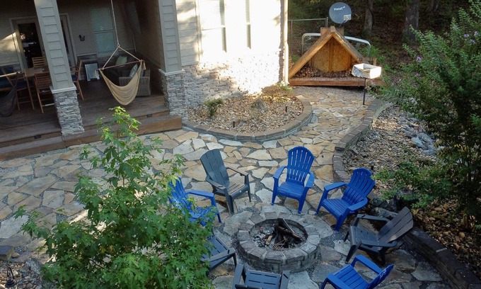 Jones Mills Casa | Castaway Cove - Lakefront Home