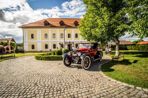 Ogra Casa | Castel Haller