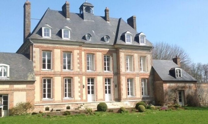 Thiouville Otro | Castillo en el campo, cerca de la Costa de Alabastro