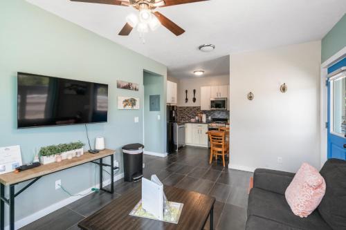 West Yellowstone Casa | Castle in the Sky Unit X