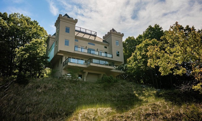 Shelby Casa | Castle on Lake Michigan near Silver Lake Dunes