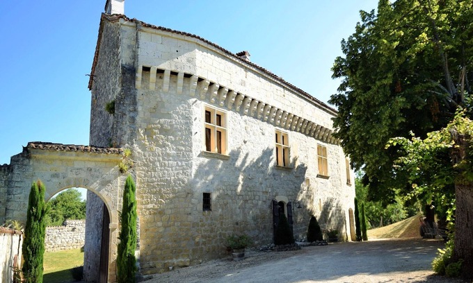 Bon-Encontre Otro | Retiro en un castillo cerca de los pueblos