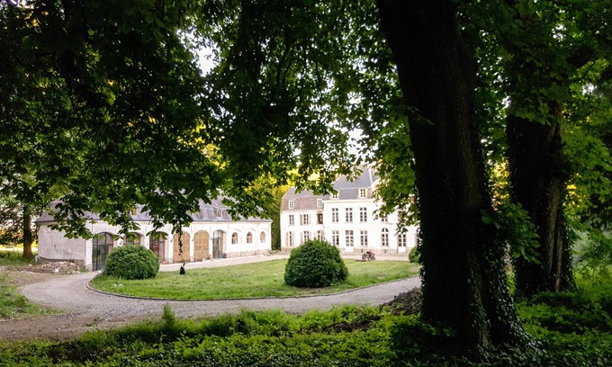 Humieres Casa | Castle's Cottage rodeado de naturaleza, ideal para niños de todas las edades.