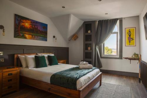 Exeter Apartamento | Cathedrals View - 2-4 bed Top-floor Apt in Exeter - Self Check in, Free Parking!