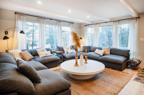 Prattsville Villa | Catskill MNTN Escape 5 BR 3 bath Villa Hot Tub Fire Pit Best Group Stay