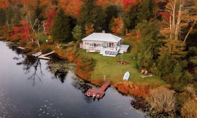Roscoe Casa | Catskills Modern Lakefront Cottage