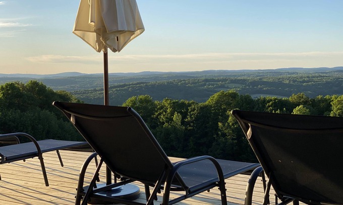 Jefferson Casa | Catskills Mountaintop House w/ HOT TUB and VIEWS!