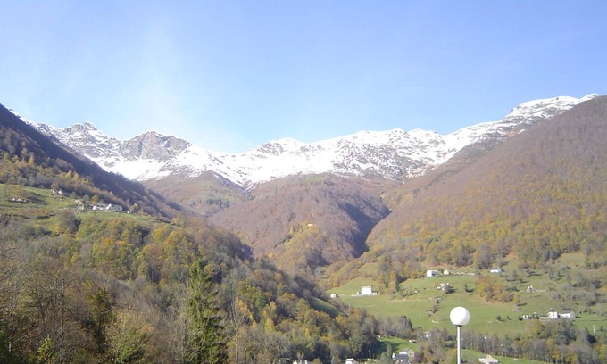 Cauterets Chalet De Esquí | Cauterets Chalet sleeps 4, 2 bedrooms close to center and ski lifts