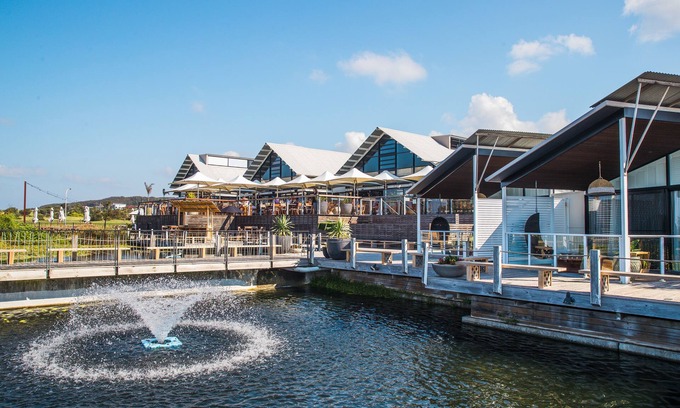 Caves Beach Hotel | Caves Coastal Bar & Bungalows