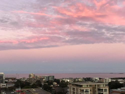 Wollongong CBD Casa | CBD Penthouse Retreat - Stunning Ocean & City View